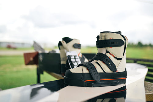 2024 Slingshot Space Mob Wake Boot